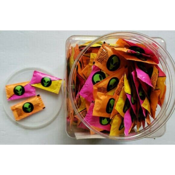 S & b candy toy co st louis mo vintage smarties with alien contain new - Picture 4 of 6